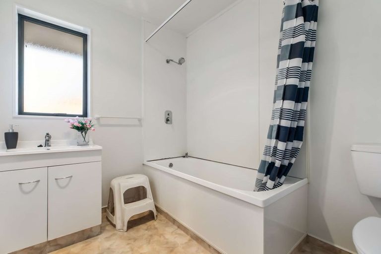 Photo of property in 32 Legacy Drive, Henderson, Auckland, 0612