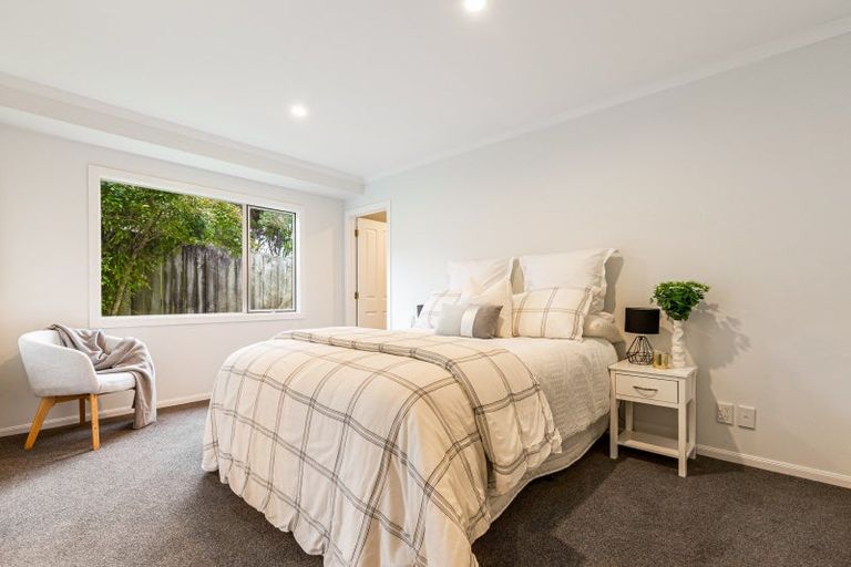 Photo of property in 1/920 East Coast Road, Northcross, Auckland, 0630