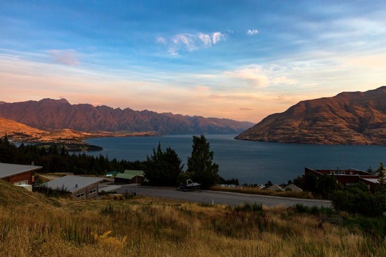 Photo of property in 6b Scott Place, Fernhill, Queenstown, 9300