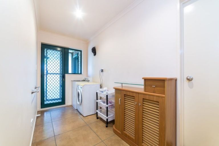 Photo of property in 84 Luckens Road, West Harbour, Auckland, 0618