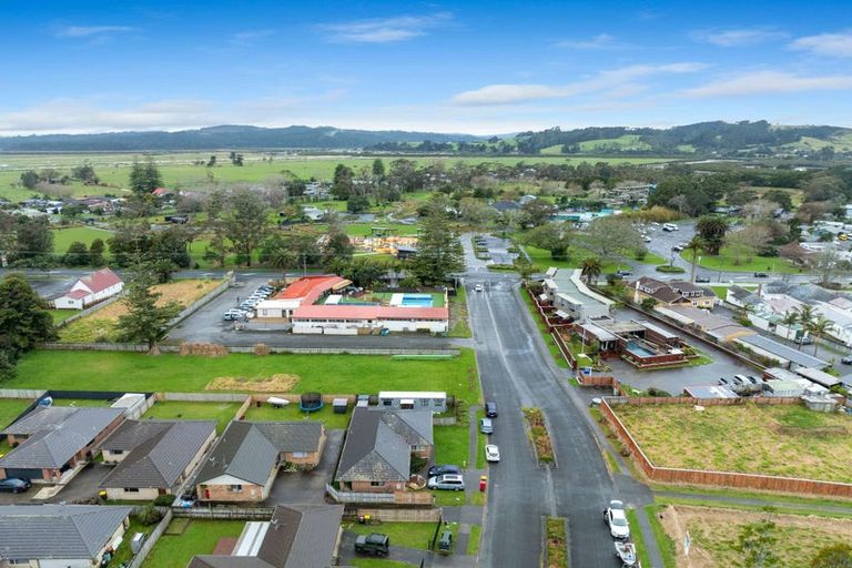 Photo of property in 18 Chic Gardens, Parakai, 0830