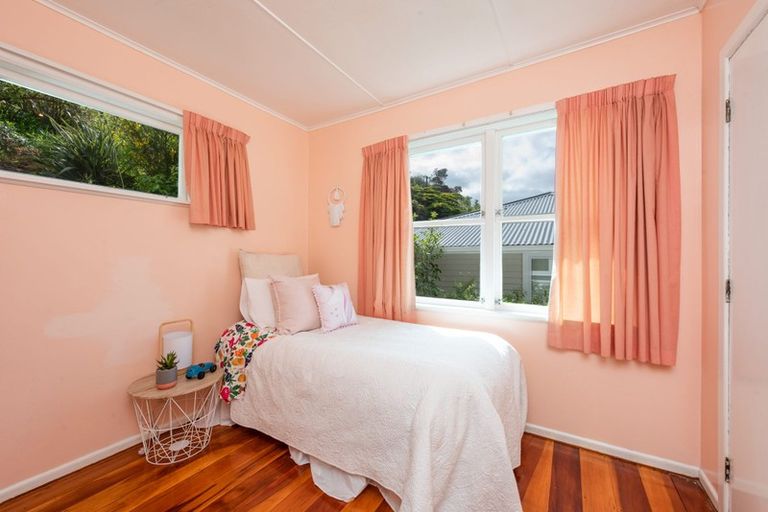Photo of property in 21 Acheron Road, Paremata, Porirua, 5026