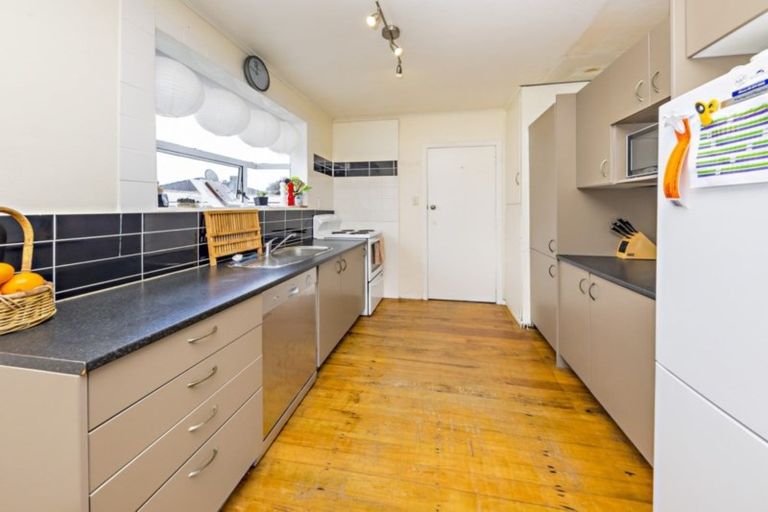 Photo of property in 16 Belgrave Place, Papakura, 2110