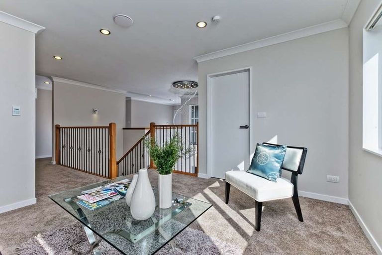 Photo of property in 60 Huntington Park Drive, Greenhithe, Auckland, 0632