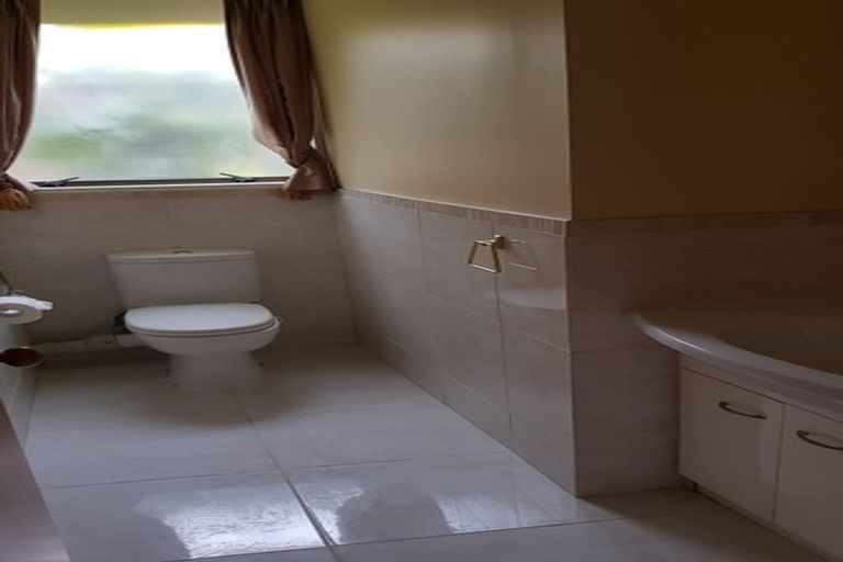 Photo of property in 12 Dayspring Way, Pakuranga, Auckland, 2010