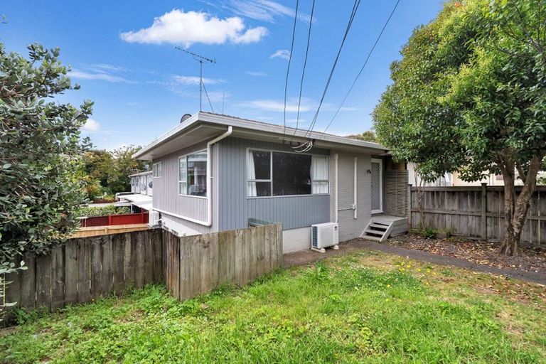 Photo of property in 2/42 Sheridan Drive, New Lynn, Auckland, 0600