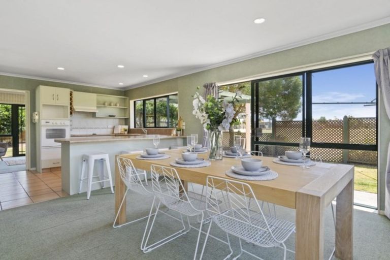 Photo of property in 6 Beachlands Place, Papamoa Beach, Papamoa, 3118