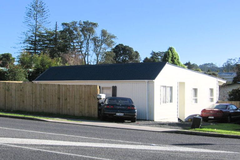 Photo of property in 729 Swanson Road, Swanson, Auckland, 0612