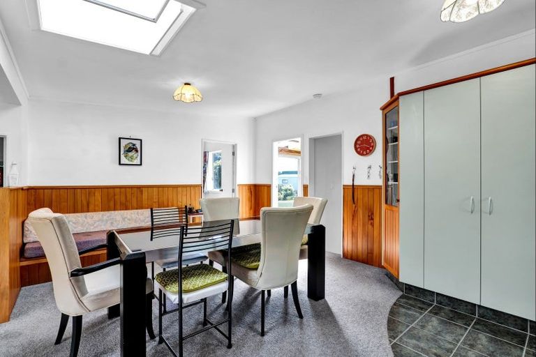 Photo of property in 2 Hills Road, Tongaporutu, Urenui, 4378