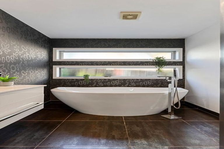 Photo of property in 104 Glendhu Road, Bayview, Auckland, 0629