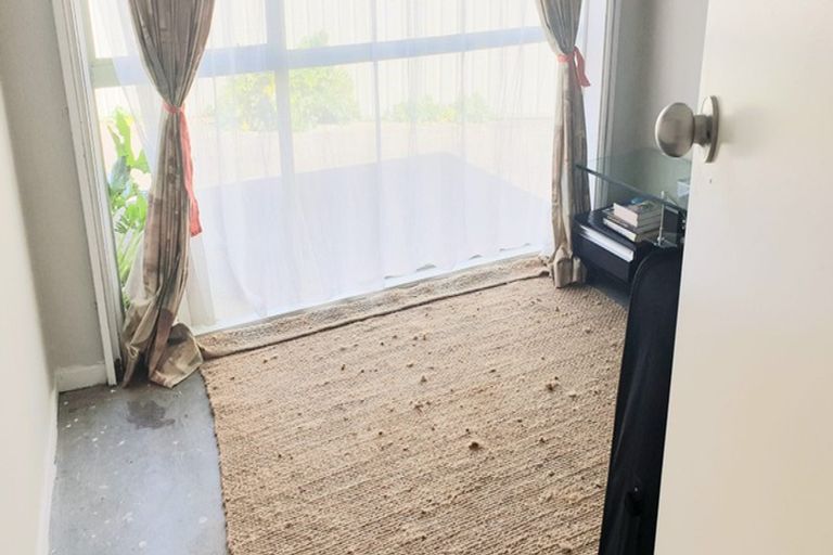 Photo of property in 42a Trentham Road, Papakura, 2110