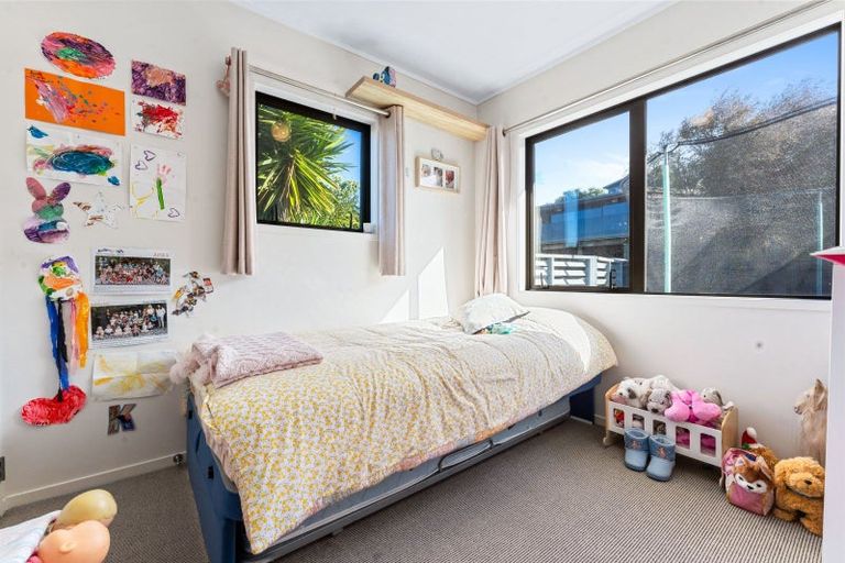 Photo of property in 45 Stillwater Crescent, Stillwater, Silverdale, 0993