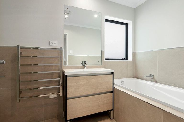 Photo of property in 25 William Wallbank Crescent, Swanson, Auckland, 0614