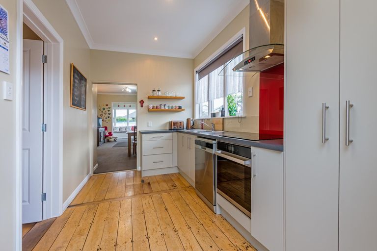 Photo of property in 43 Knowles Street, Terrace End, Palmerston North, 4410