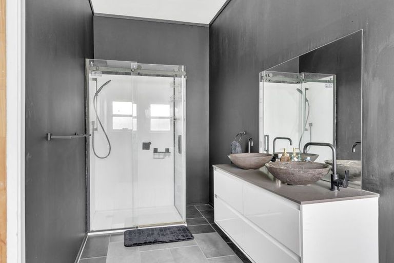 Photo of property in 2 School Road, Tiniroto, Manutuke, 4078