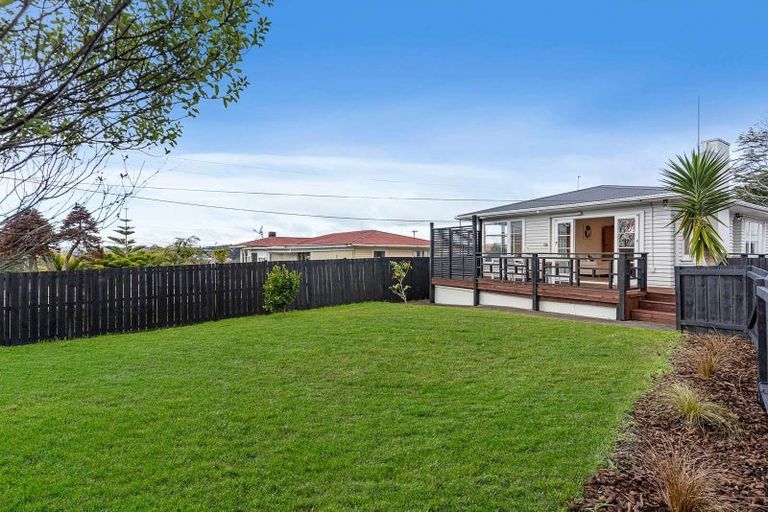 Photo of property in 5 Fairclough Road, Beach Haven, Auckland, 0626