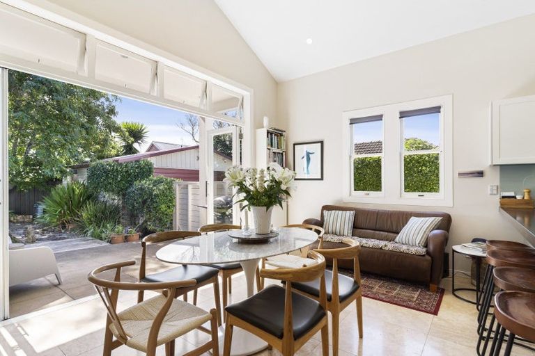 Photo of property in 8 Wallace Road, Mangere Bridge, Auckland, 2022