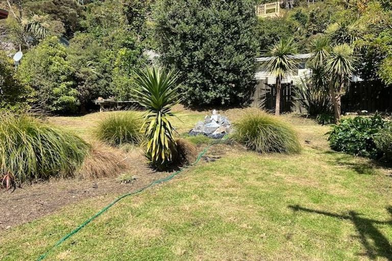 Photo of property in 8 Taungata Road, York Bay, Lower Hutt, 5013