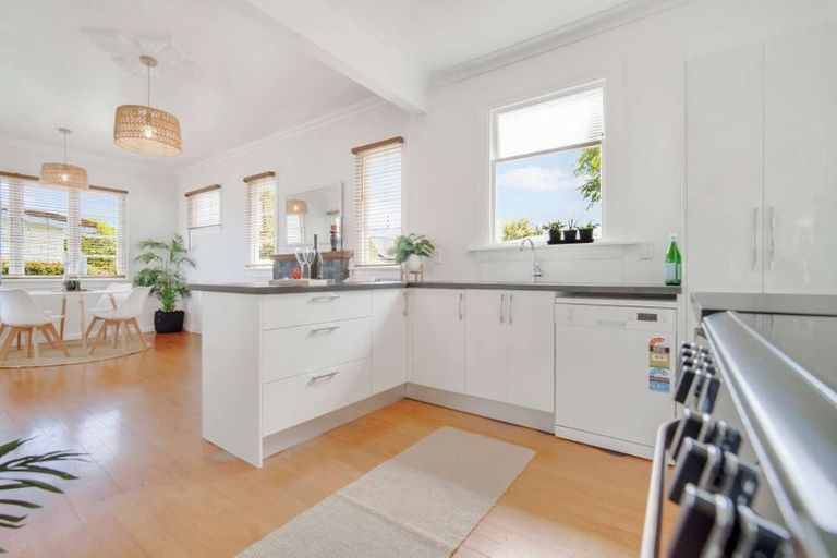 Photo of property in 403 Carrington Street, Upper Vogeltown, New Plymouth, 4310