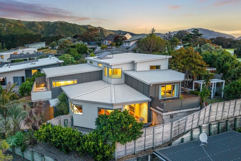 Photo of property in 12 Charlotte Way, Raumati South, Paraparaumu, 5032