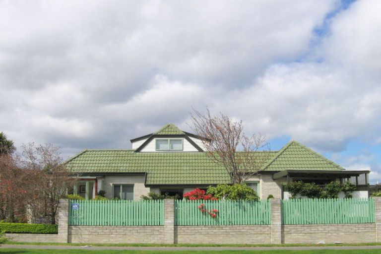 Photo of property in 2/89 Harvey Street, Waipahihi, Taupo, 3330