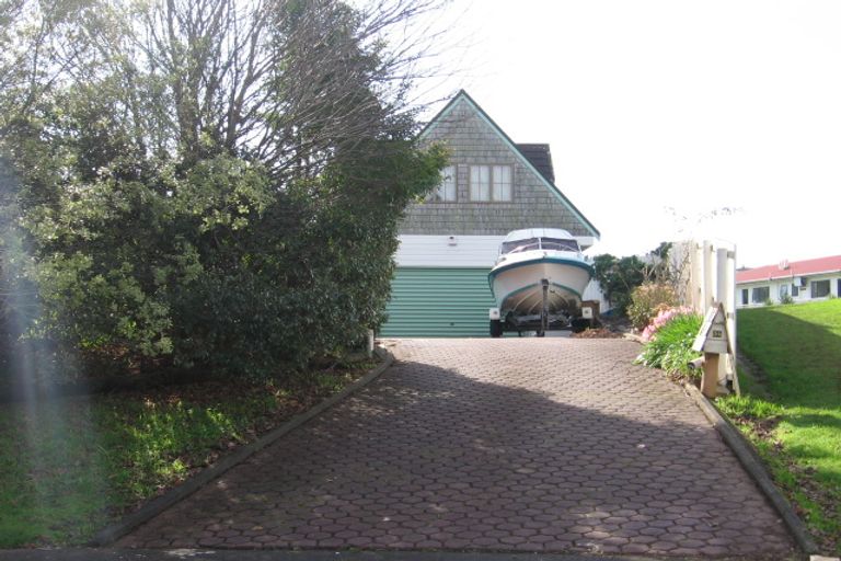 Photo of property in 36 Deodar Place, Totara Heights, Auckland, 2105