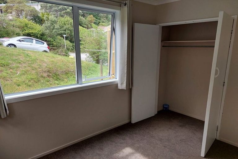 Photo of property in 25b Omega Street, Newlands, Wellington, 6037