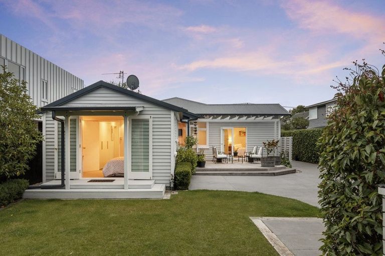 Photo of property in 16 Brenchley Avenue, Strowan, Christchurch, 8052