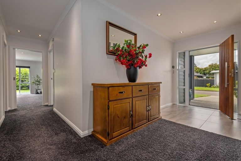Photo of property in 4 D'urville Place, Kelvin Grove, Palmerston North, 4414