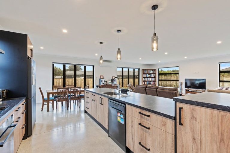 Photo of property in 11 Smith Street, Lepperton, New Plymouth, 4373