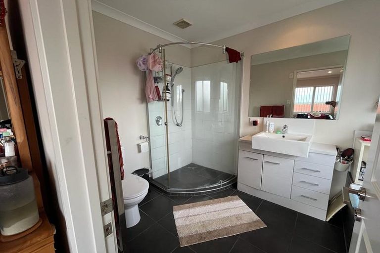 Photo of property in 24 Patons Road, Howick, Auckland, 2014