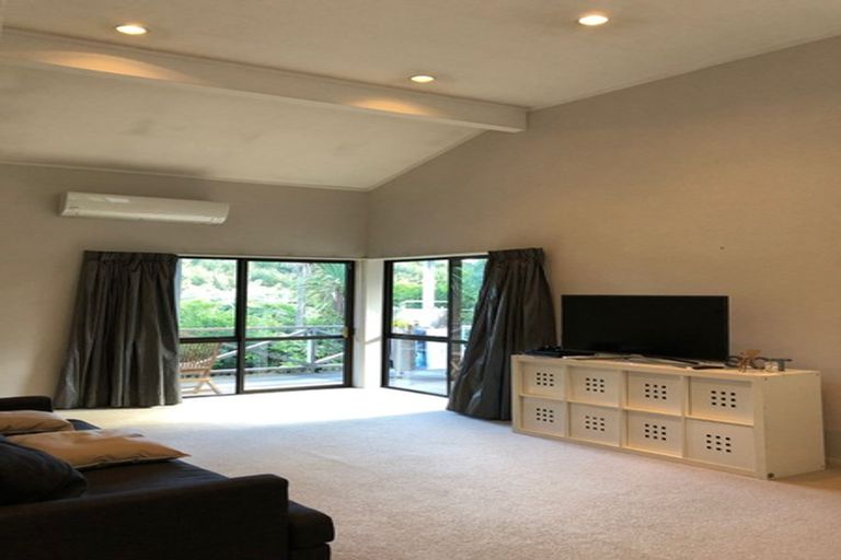 Photo of property in 27 Pinewood Grove, Botany Downs, Auckland, 2010