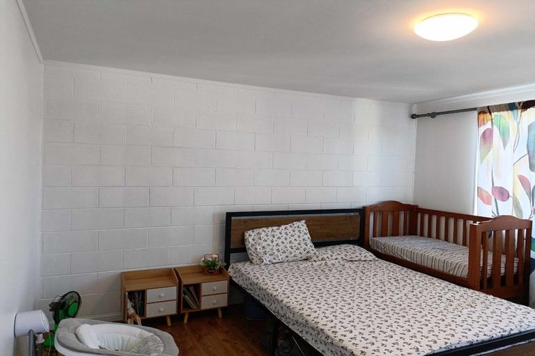 Photo of property in 2/78 West Coast Road, Glen Eden, Auckland, 0602