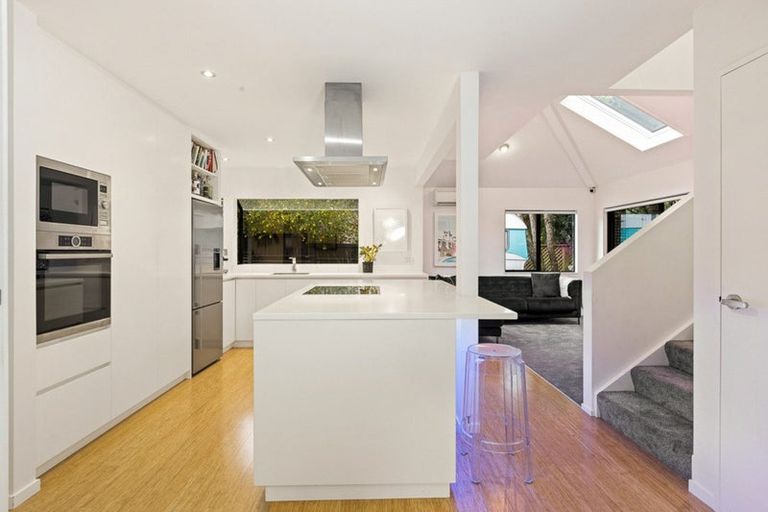 Photo of property in 1/47 Tui Glen Road, Birkenhead, Auckland, 0626