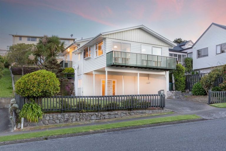 Photo of property in 37 Ernest Street, Ranui, Porirua, 5024
