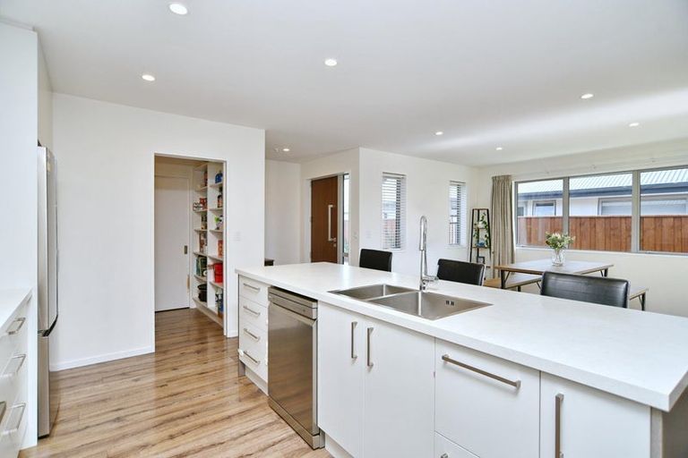 Photo of property in 5 Vittoria Lane, Pegasus, 7612