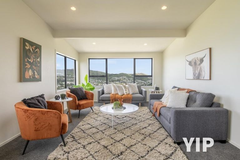 Photo of property in 4 Chapman Street, Newlands, Wellington, 6037