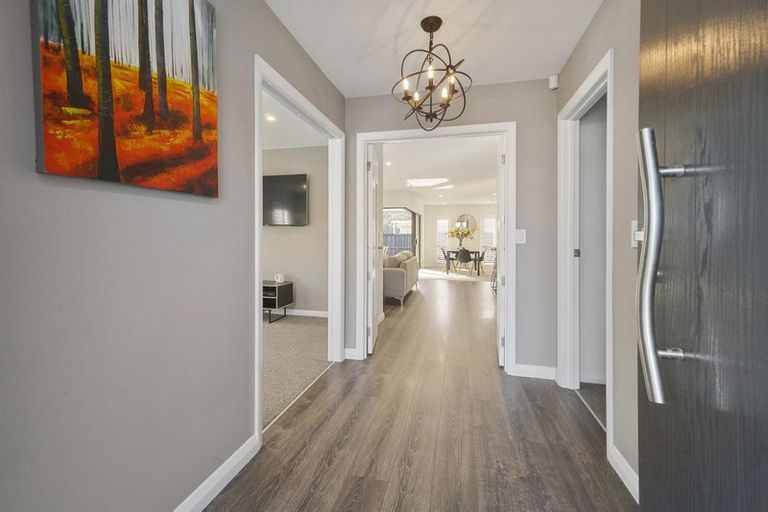 Photo of property in 22 Sir Lincoln Drive, Kumeu, 0810