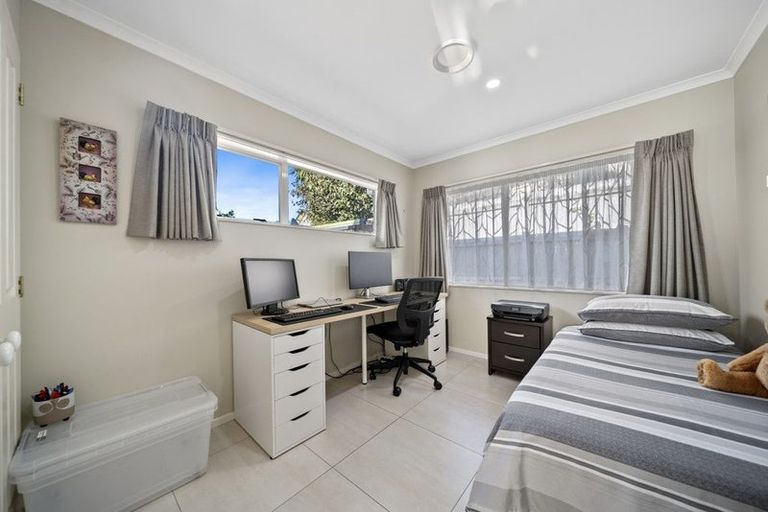 Photo of property in 17 Flora Place, Wattle Downs, Auckland, 2103