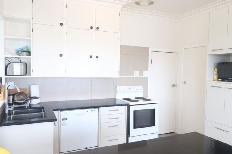 Photo of property in 1/114 Coronation Road, Hillcrest, Auckland, 0627