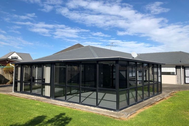 Photo of property in 57 Frank Nobilo Drive, Golflands, Auckland, 2013