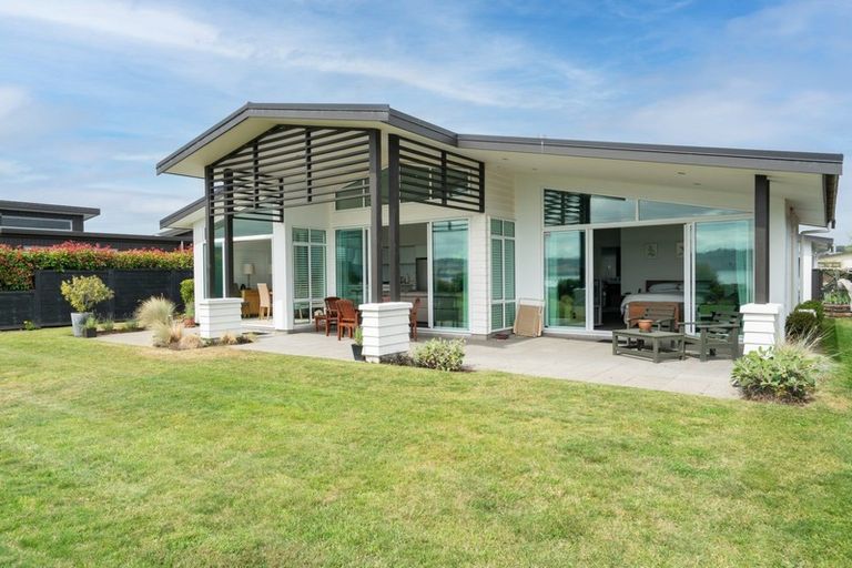 Photo of property in 13 Pukenamu Road, Rainbow Point, Taupo, 3330