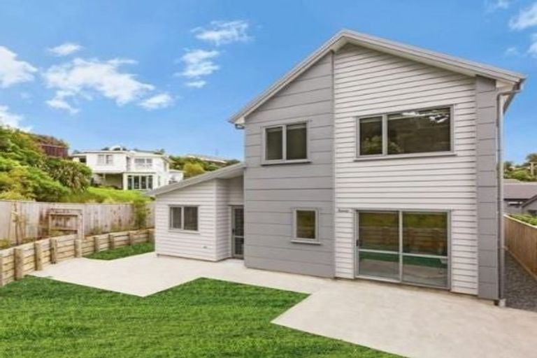 Photo of property in 2 Brindle Way, Newlands, Wellington, 6037