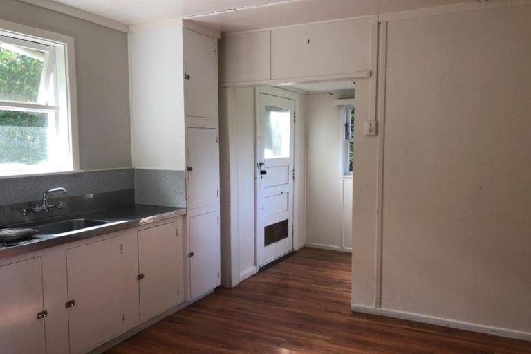 Photo of property in 24 Victory Avenue, Karori, Wellington, 6012