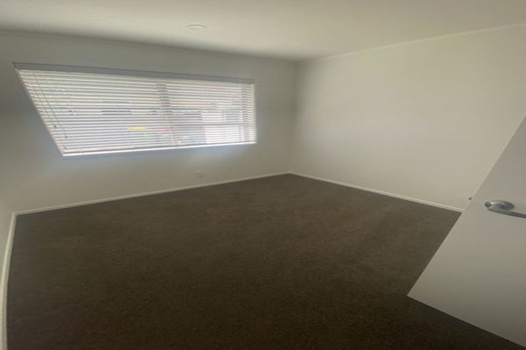 Photo of property in 2/43 Vivian Wilson Drive, Eastern Beach, Auckland, 2012