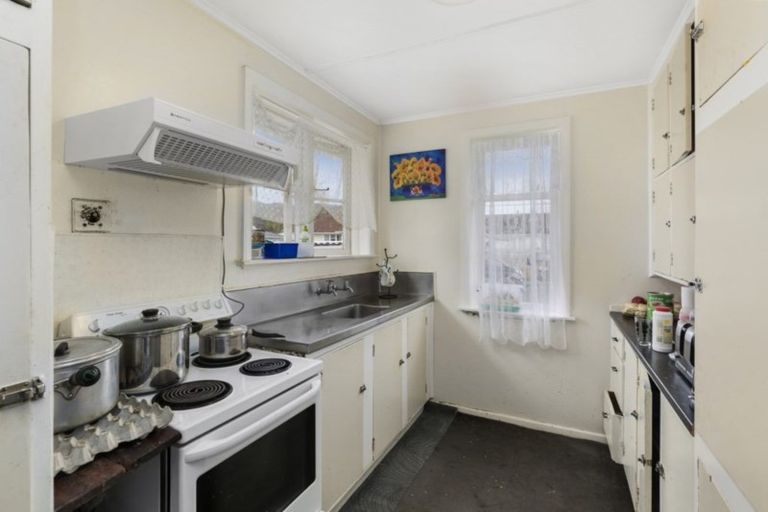 Photo of property in 17 Strand Crescent, Naenae, Lower Hutt, 5011