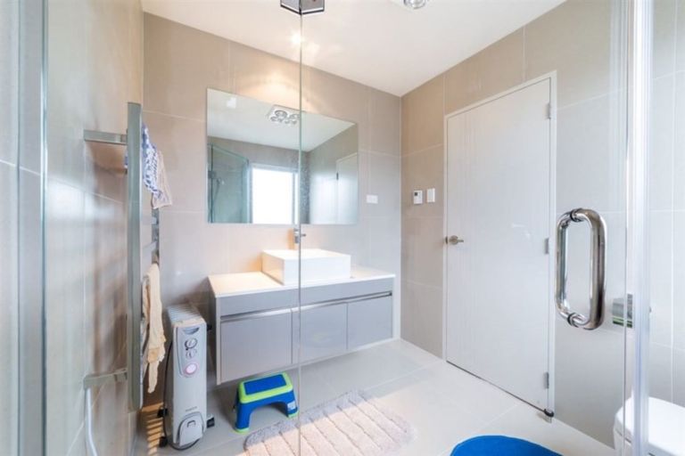 Photo of property in 18 Remuremu Street, Long Bay, Auckland, 0630