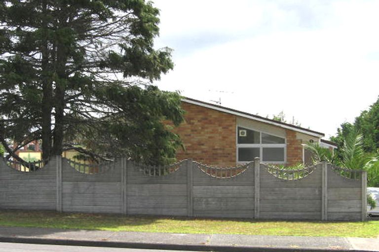 Photo of property in 52 Target Road, Totara Vale, Auckland, 0629