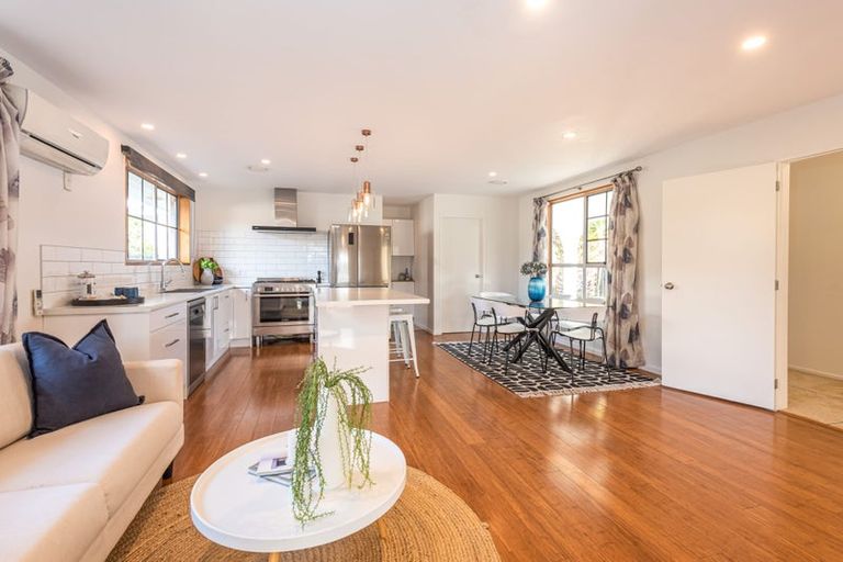 Photo of property in 27 Resolution Place, Bryndwr, Christchurch, 8053