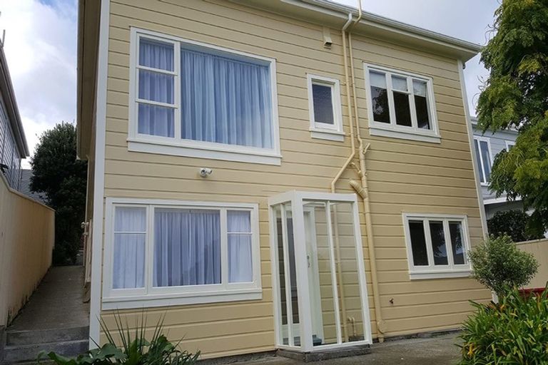 Photo of property in 28 Overtoun Terrace, Hataitai, Wellington, 6021
